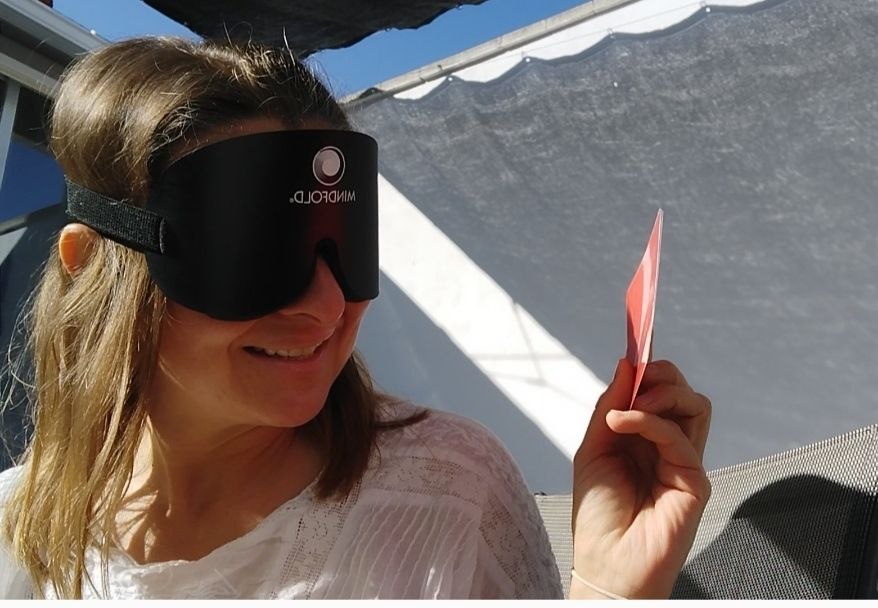 Sesión de visión extraocular con antifaz